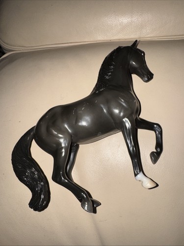 Breyer glossy classic black - classic,
