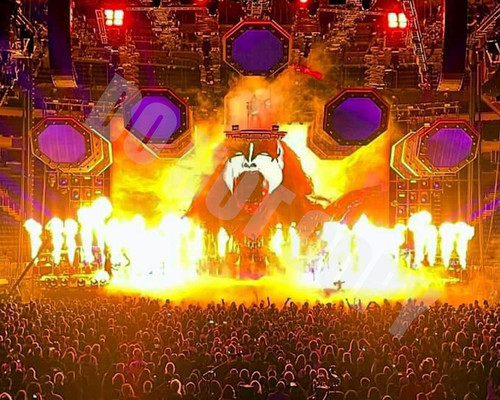 Kiss 2023 end - kiss, road