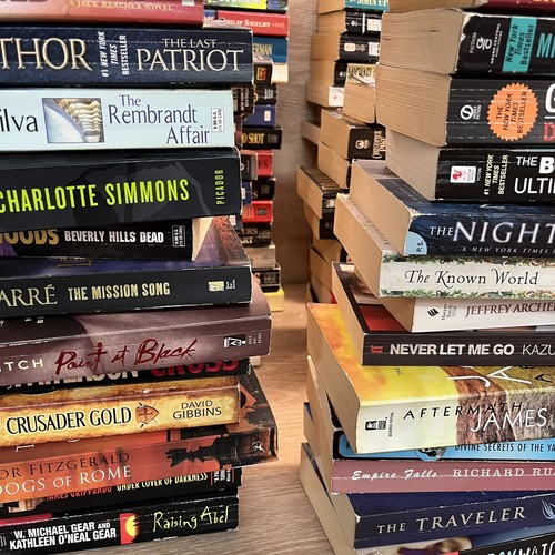 Lot paperback fiction - 6,