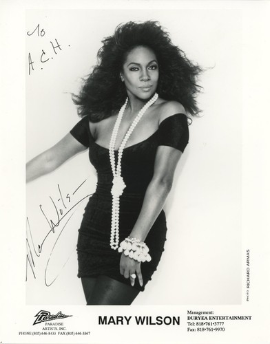 Mary wilson signed photograph - wilson-,