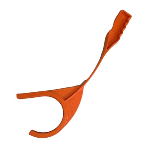 Handheld clay skeet thrower