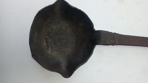 Large vtg cast iron ladle - large,