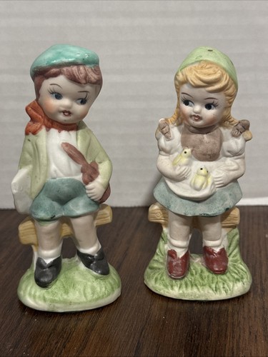 Figurines boy girl - boy, porcelain