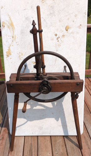 Antique primitive manual wheel - antique,
