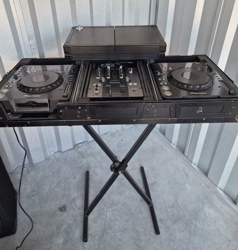 Pro equipment two - dj,