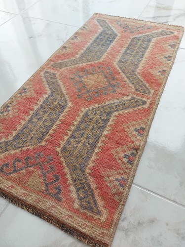 Pale red dragon - back, motif