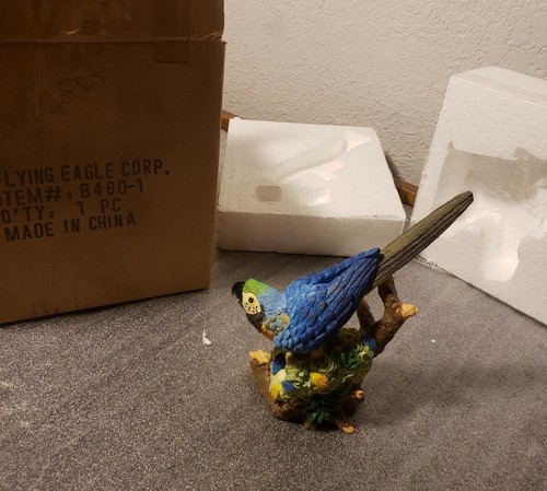 Colorful macau parrot - parrot, figurine