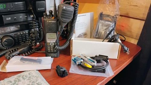 Motorola xts5000 uhf - motorola,