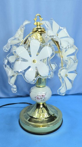 Clear white daisy acrylic - white,