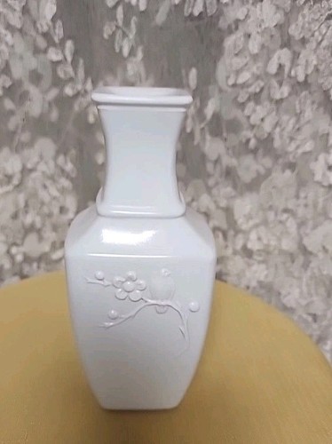 Avon 1982 vintage spring - ,