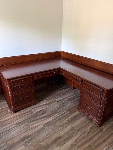 Mahogony corner executive desk - mahogony,