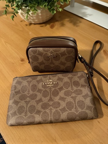 Coach wristlet set nwot - wristlet, of