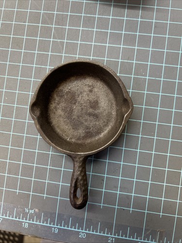 Vintage miniature cast iron - miniature,