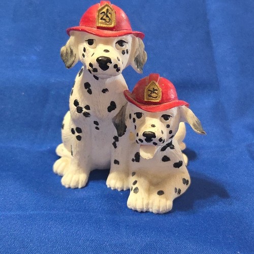 Dalmatian dogs fire hats - in,