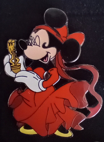 Minnie holding pluto award - -,