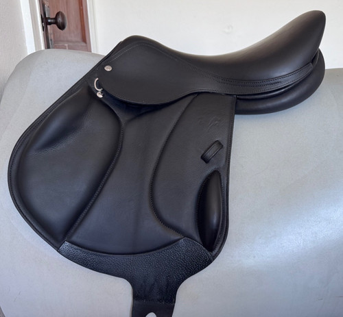2021 voltaire essential - 17.5",