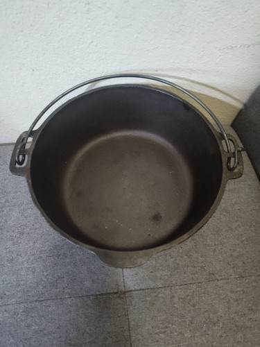 Wagner ware cast iron dutch - cast,