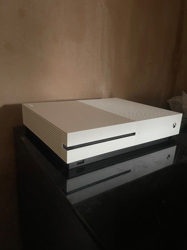 Xbox one 1tb console 1708 - s,