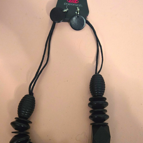 Paparazzi black cord - black,