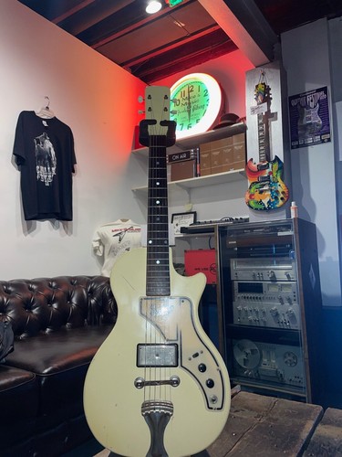 1961 supro model 1507 - model, original