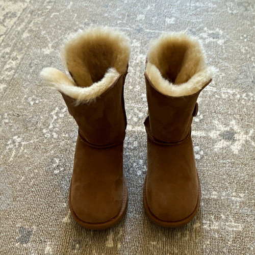 Ugg bailey button mid - button, mid-calf