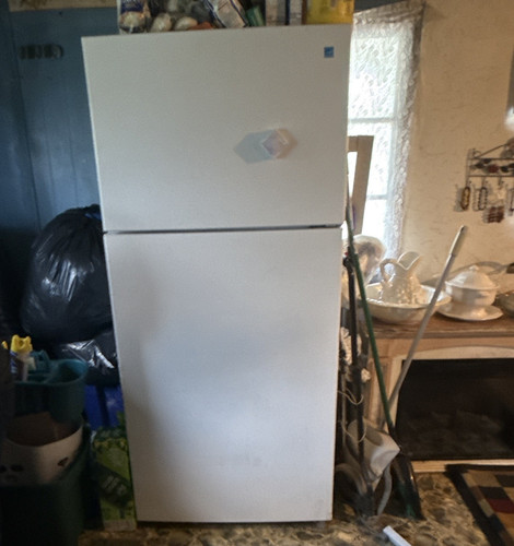 White freestanding top freezer - white,