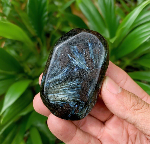 2in arfvedsonite palm stone - 2in+,