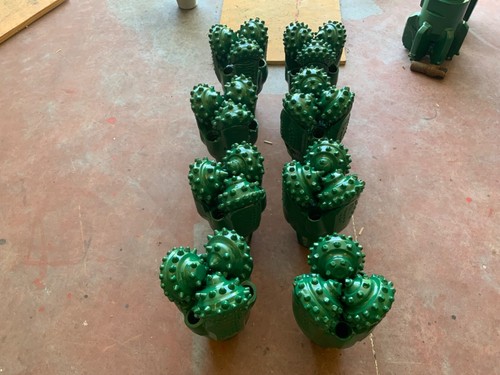 Tricone drill bit water - 7/8,