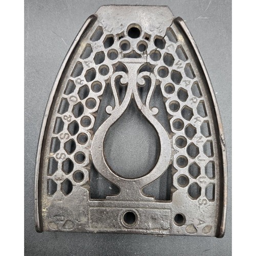 Cast iron sad trivet - cast, lyre