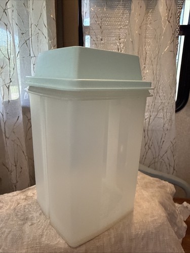 Tupperware pick deli pickle - tupperware, pick-a-deli