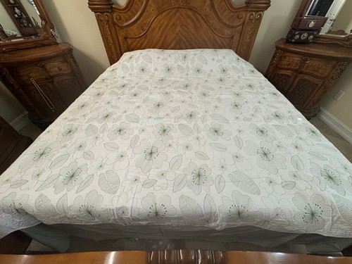 Queen size machine quilted - , quilted/