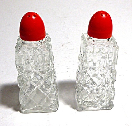 Salt pepper shakers classic - pepper,