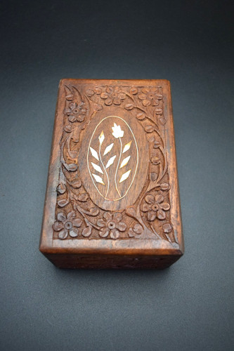 Vtg wooden box hand - box,