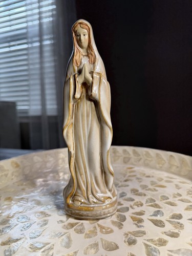 Virgin mary praying - mary, madonna