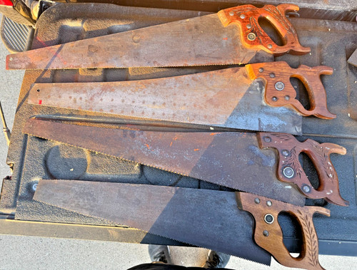 Lot vintage handsaws - of,