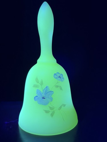 Vtg fenton custard uranium - custard,