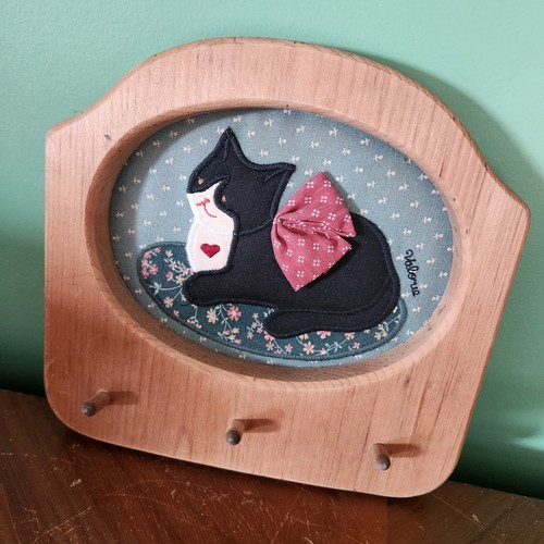 Vtg quilted cat wall plaque - cat,