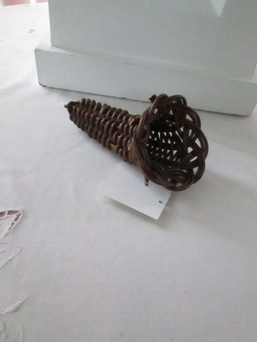 Brown woven plastic - 1, 5"