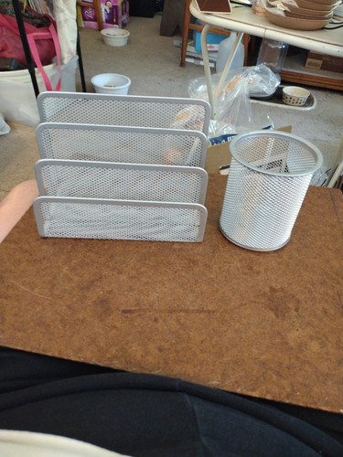 Lot metal mesh desk - of,