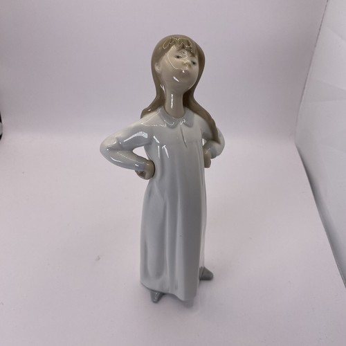 Lladro figurine 4872 girl - figurine, #4872