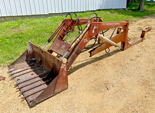 International 2000 tractor - ih,