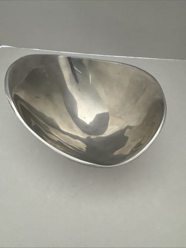 Nambe butterfly oval - bowl, 569