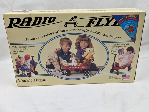 Vintage radio flyer model - radio,