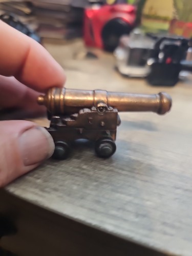 Desktop cannon paperweight - desktop,