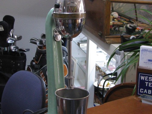 Vintage hamilton beach - hamilton, jadeite