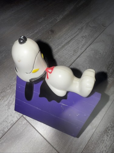 Peanuts whitmans snoopy - whitmans,