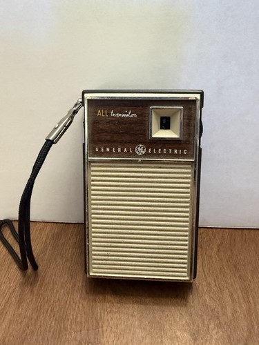 Vintage old transistor radio - vintage,,