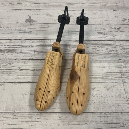 Wooden adjustable shoe tree - adjustable,