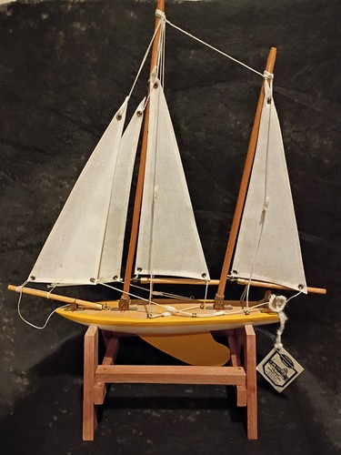 Vintage model pond - model, sloop