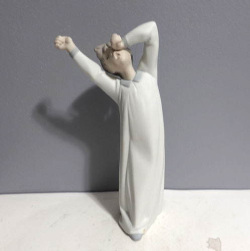 Lladro figurine 4870 - lladro, boy